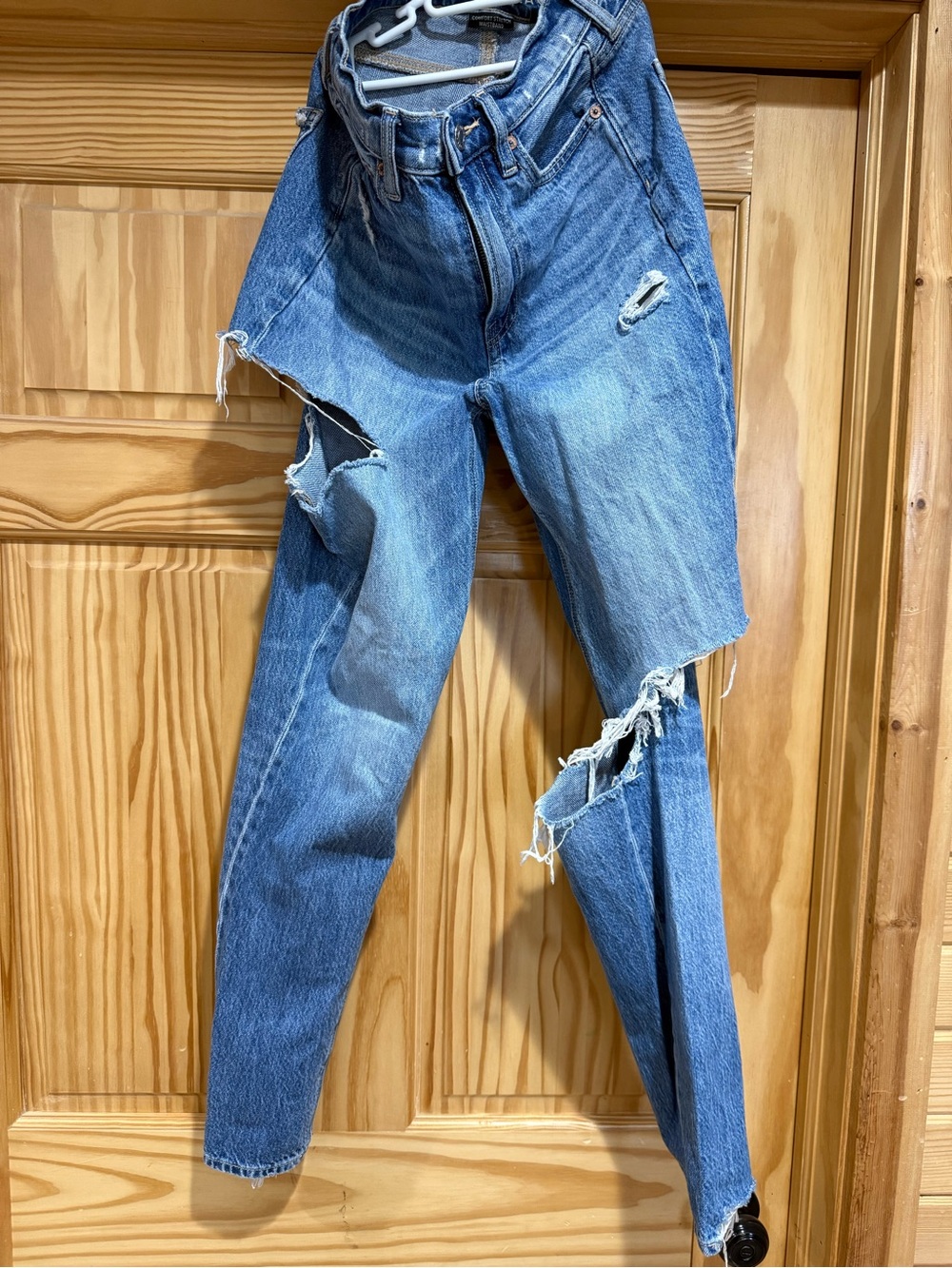 Women’s American Eagle Distressed Blue Denim Jeans - Classic High-Rise